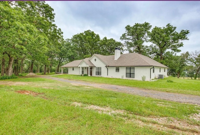 view of front of home featuring a front lawn and central AC unit