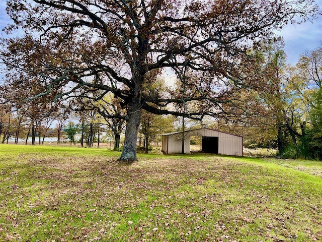 view of yard featuring a water view and an outdoor structure