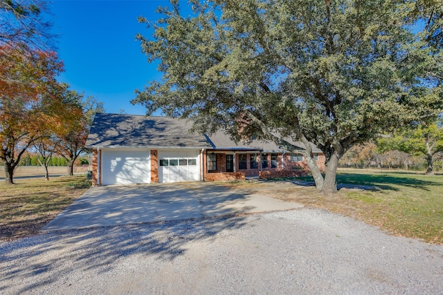 view of front of property featuring a front lawn and a garage