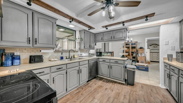 kitchen with light hardwood / wood-style flooring, a breakfast bar, gray cabinetry, stainless steel appliances, and kitchen peninsula