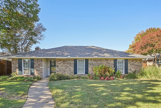 ranch-style home featuring a front lawn