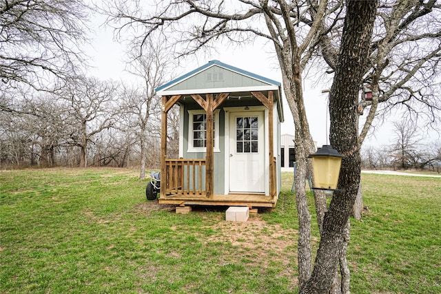 view of outdoor structure featuring a yard