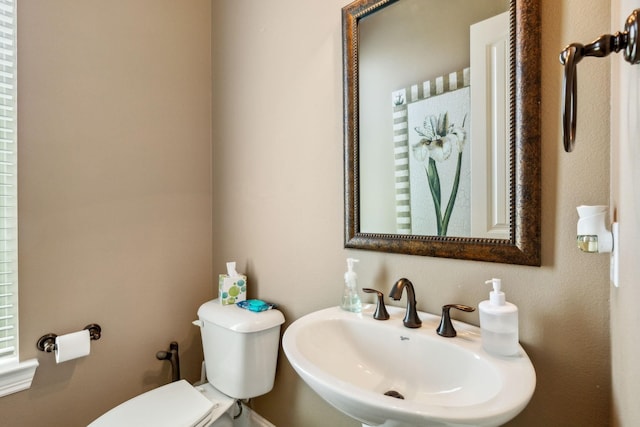 bathroom featuring toilet and sink