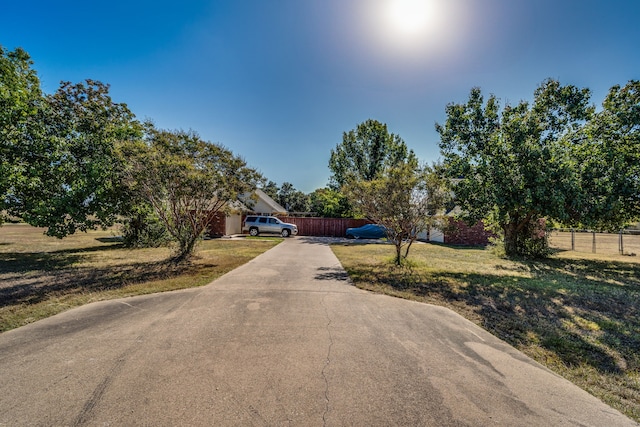 view of front of home featuring a front lawn