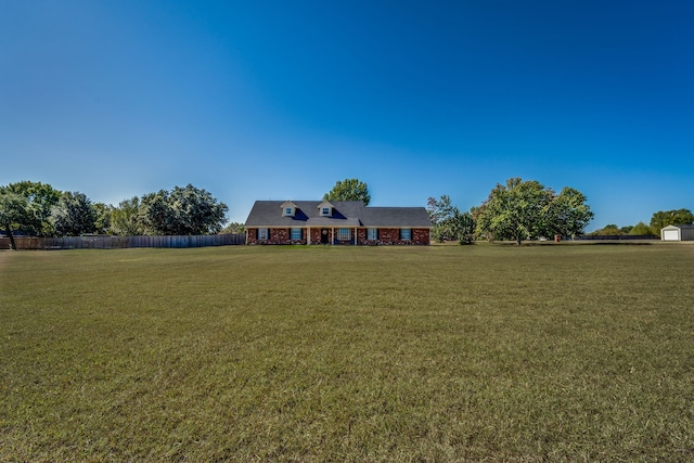 view of front of house featuring a front yard