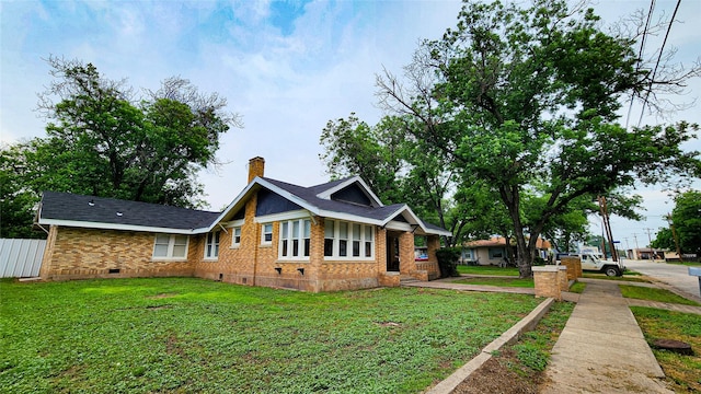 view of front of house with a front lawn