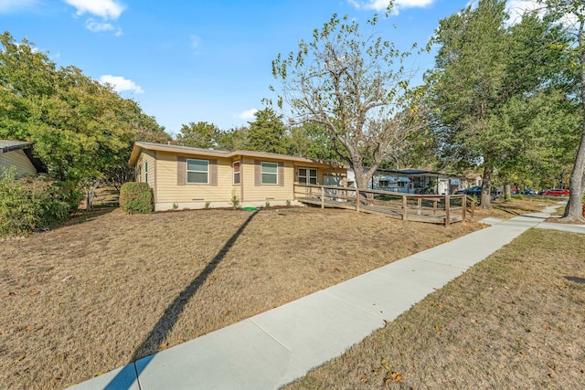 single story home featuring a front lawn