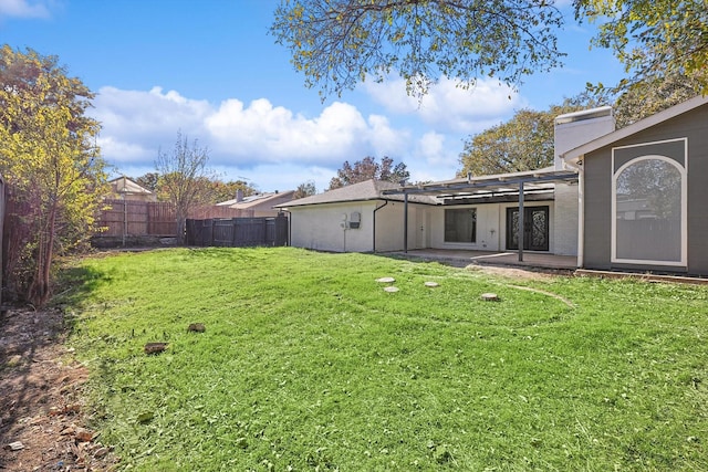 view of yard featuring a patio area