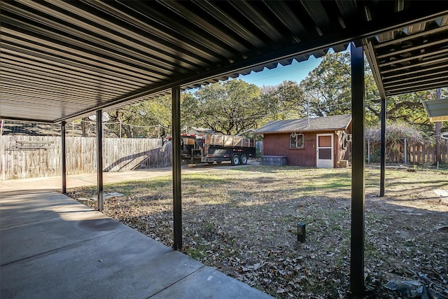 view of yard with an outdoor structure