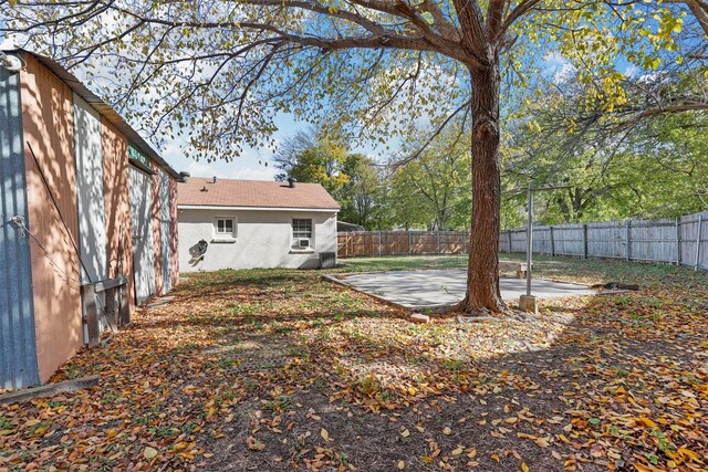 view of yard featuring a patio area