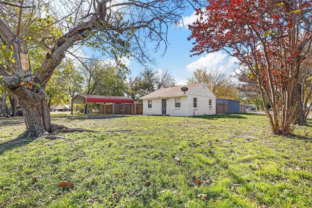 view of yard with a carport