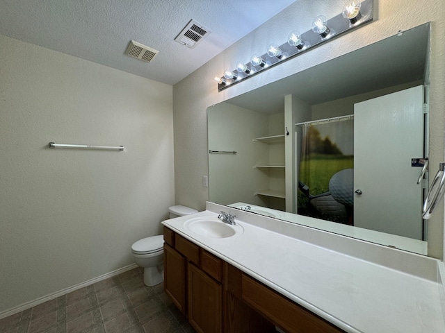 bathroom with a shower with shower curtain, a textured ceiling, vanity, and toilet