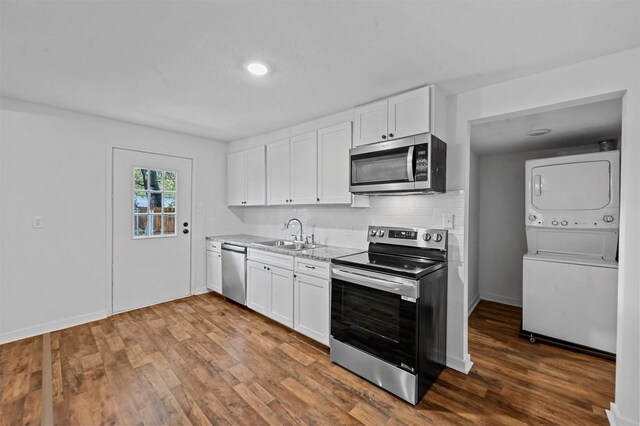 kitchen featuring sink, tasteful backsplash, dark hardwood / wood-style floors, white cabinets, and appliances with stainless steel finishes