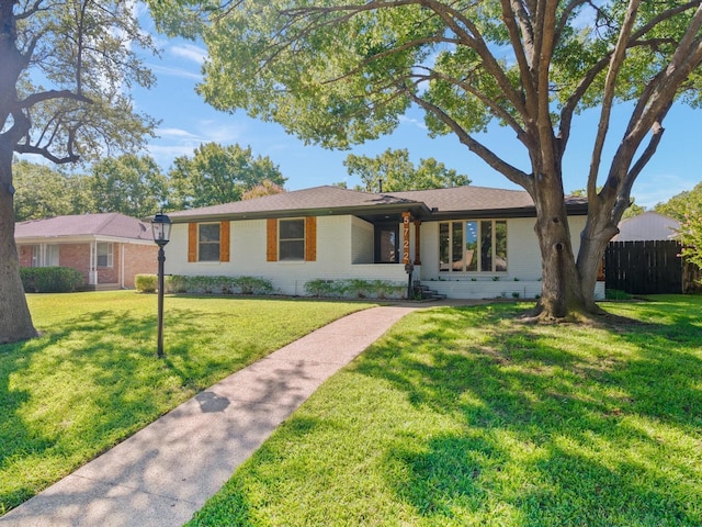 single story home featuring a front lawn