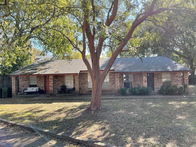 ranch-style house featuring a front lawn