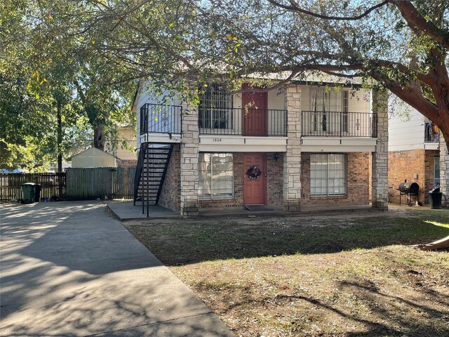 townhome / multi-family property with a balcony