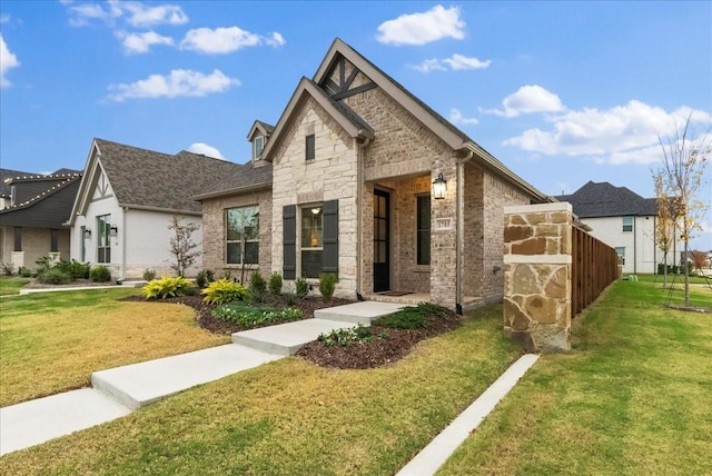 view of front of house featuring a front yard