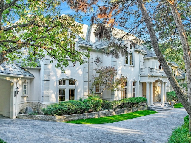 view of front of property with a balcony