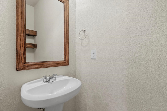 bathroom featuring sink