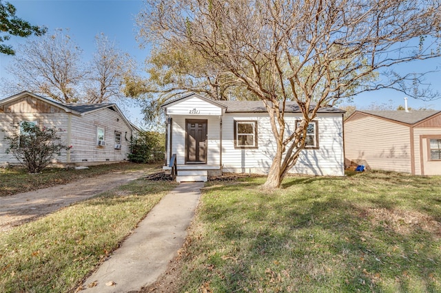 bungalow-style house with a front lawn