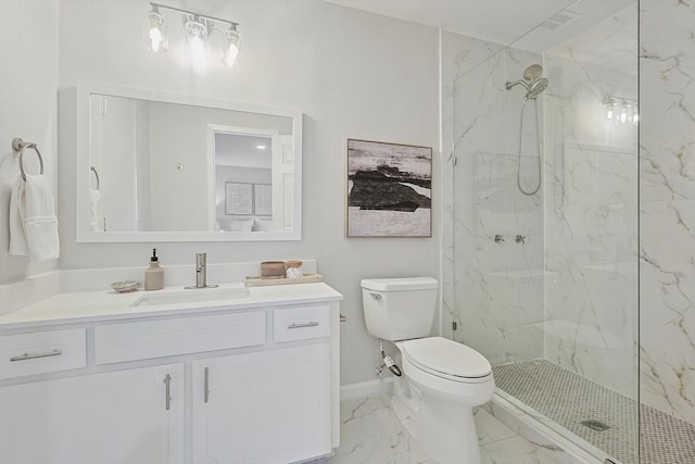 bathroom with tiled shower, vanity, and toilet