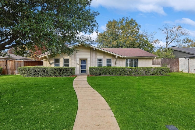 ranch-style house featuring a front lawn