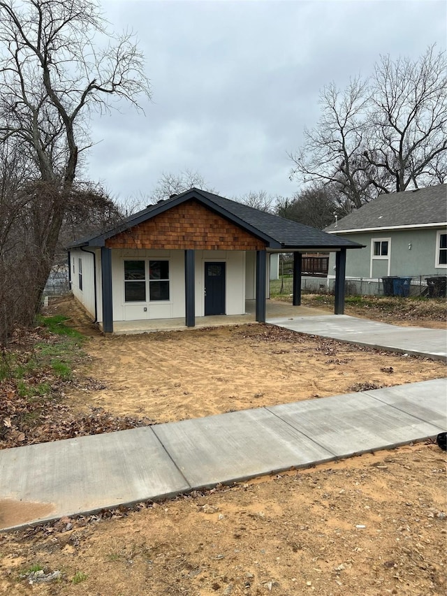 view of front facade featuring a carport