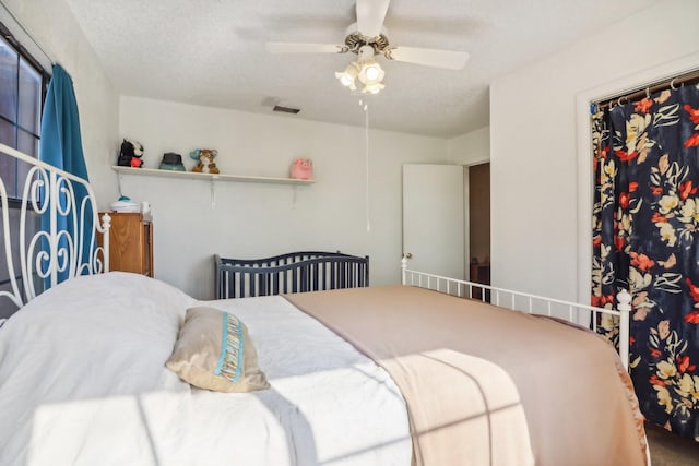 bedroom featuring a textured ceiling and ceiling fan