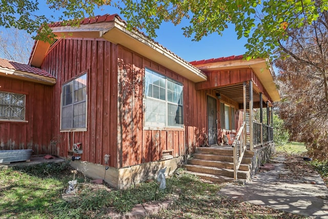 view of front of house featuring covered porch