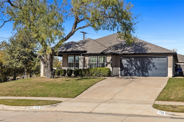 view of front facade featuring a garage and a front yard