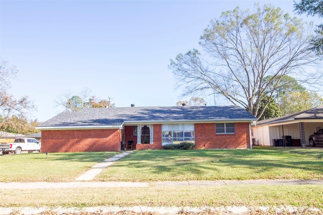 ranch-style house featuring a front lawn