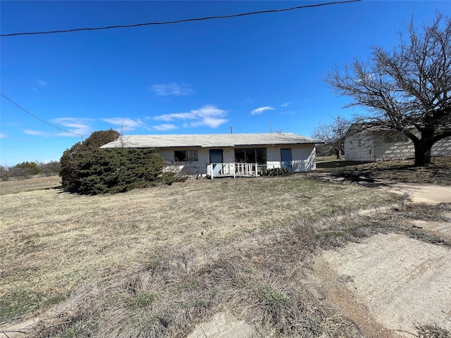 ranch-style home with a front lawn