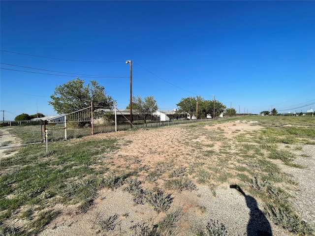 view of yard featuring a rural view