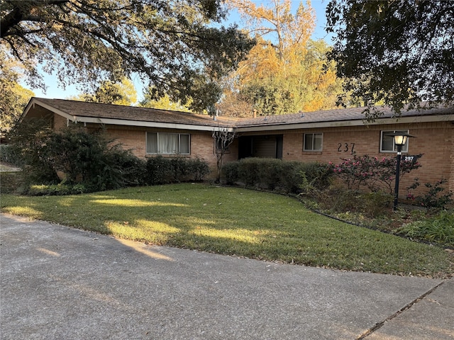 view of front facade with a front yard