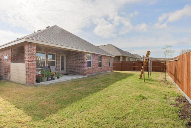 view of yard featuring a patio