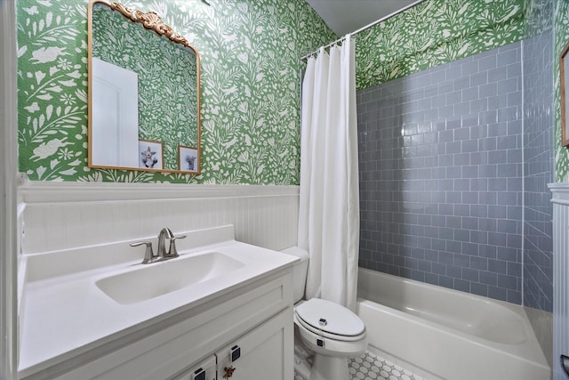 full bathroom with shower / bath combo with shower curtain, vanity, and toilet