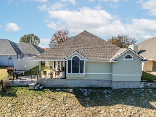 back of house featuring a lawn