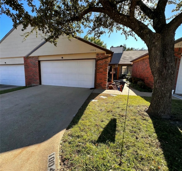 ranch-style home with a front yard