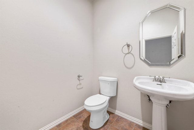 bathroom featuring toilet and sink