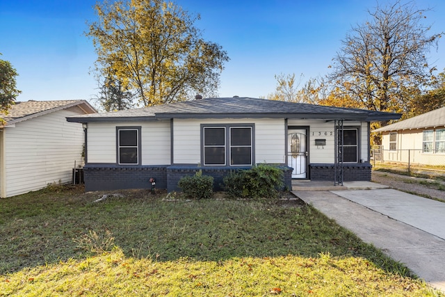 ranch-style home with central AC and a front lawn