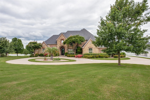 view of front of property with a front yard