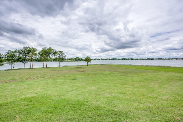 view of yard featuring a water view