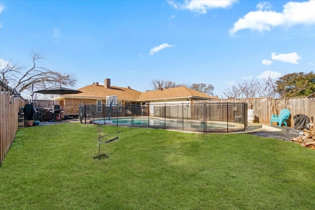 view of yard with a fenced in pool