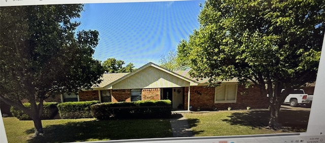 ranch-style house with a front yard