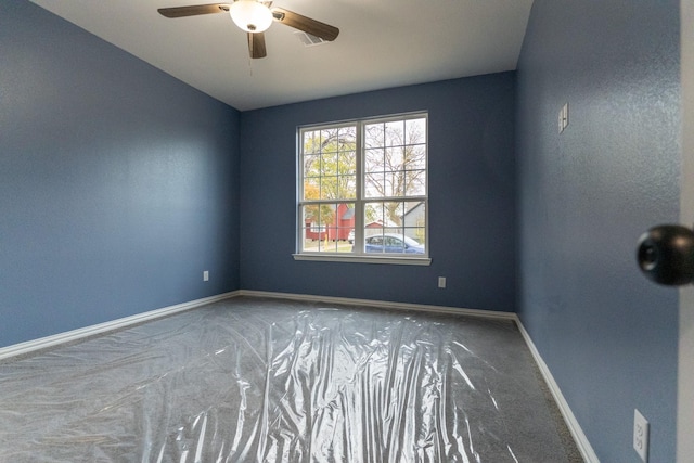 carpeted empty room featuring ceiling fan