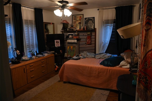 bedroom featuring ceiling fan