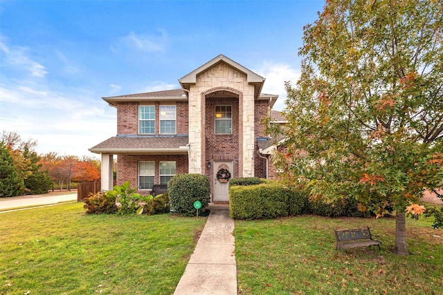 view of front of house featuring a front lawn