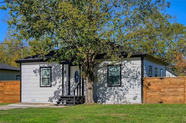 view of front of home with a front yard