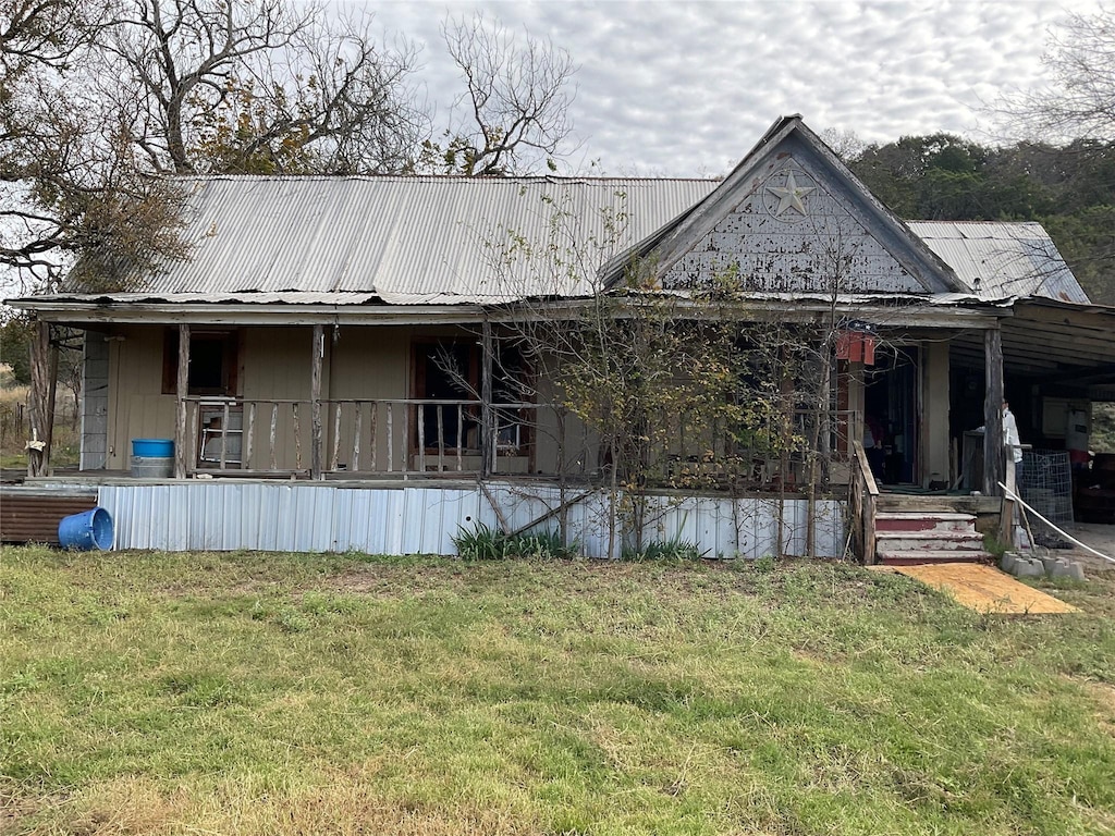 view of front of house with a porch and a front yard