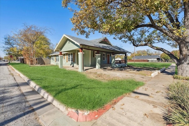 view of front of property featuring a porch and a front lawn